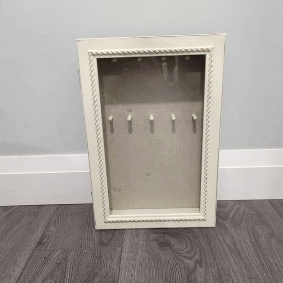 Necklace Case - Picture 1 of 4